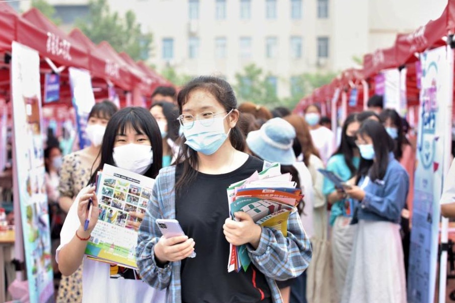 中国教育报：精准帮扶为大学生就业铺路